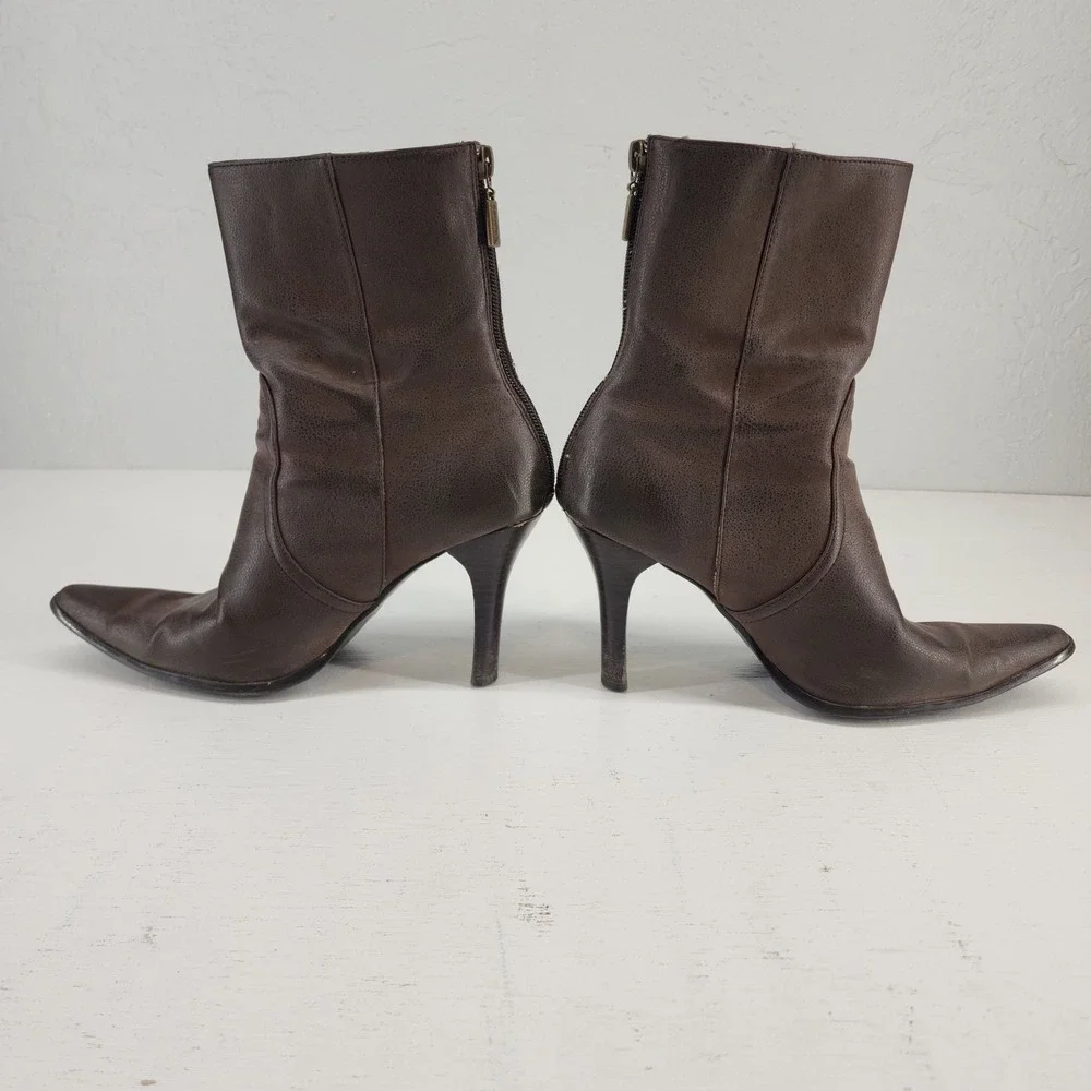 Candie's 8.5M | Brown Faux Leather Pointed Toe Back Zip Heeled Ankle Boots - Picture 4 of 8